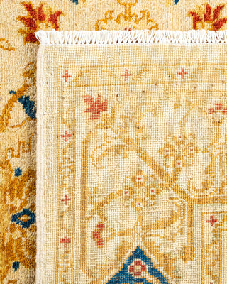 Traditional Hand Knotted Ivory Area Rug 4' 1" x 6' 5"