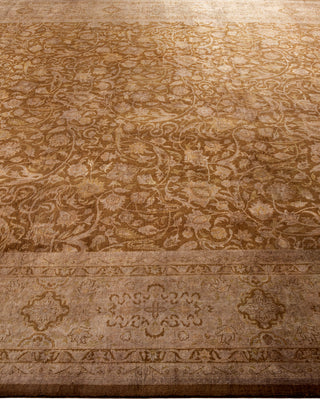 Contemporary Fine Vibrance Green Wool Area Rug - 8' 2" x 10' 1"