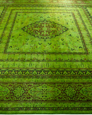 Contemporary Fine Vibrance Green Wool Area Rug - 8' 1" x 10' 2"